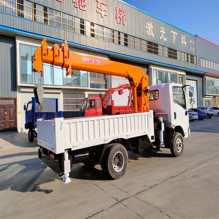 静乐县三轮随车吊定制 农用改装机自备吊中瑞长期出售